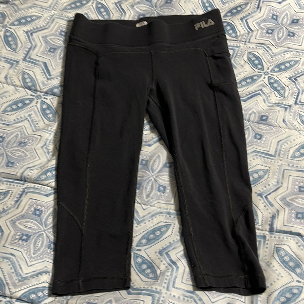 * just reduced* Fila black Capri leggings S